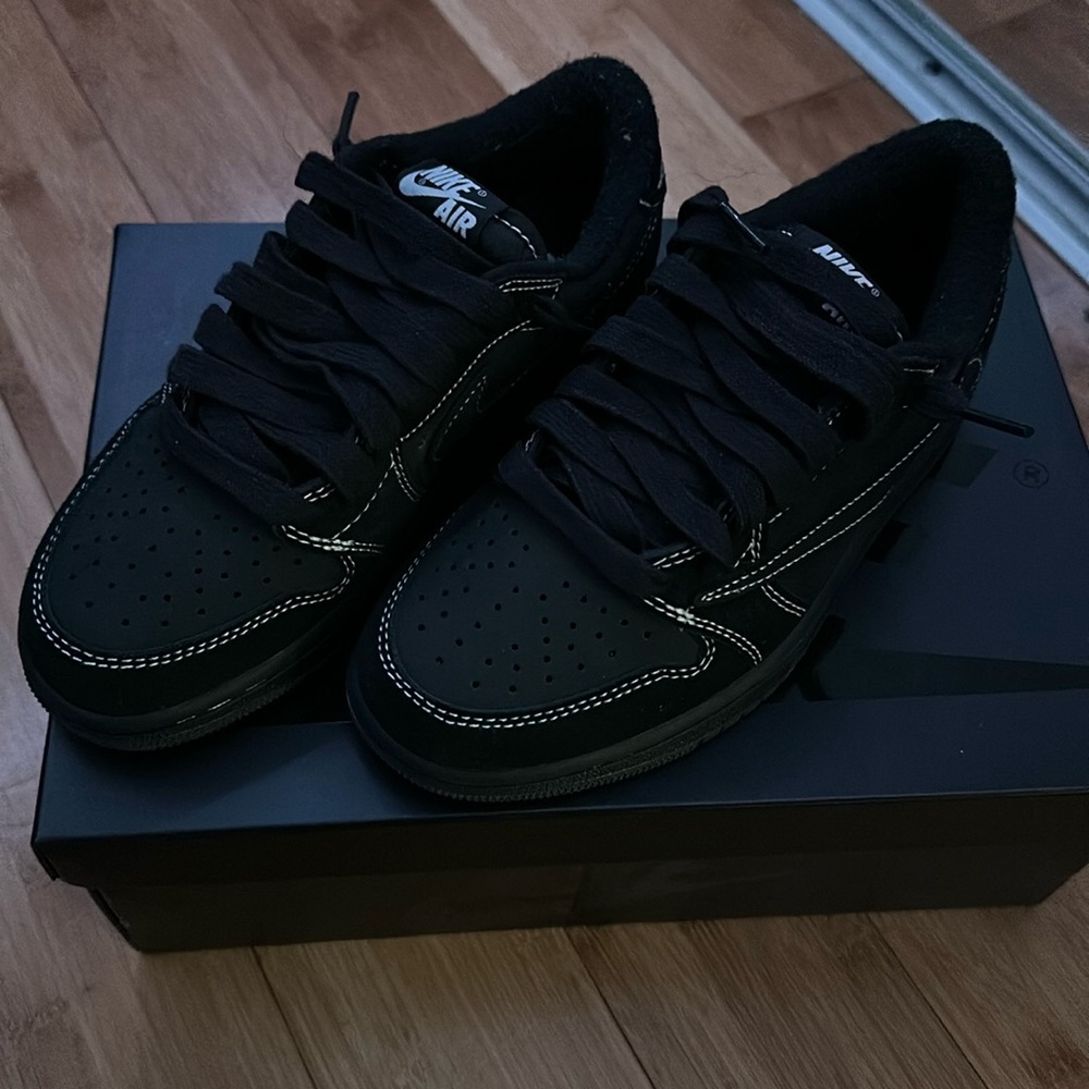 Travis Scott phantom Jordan 1 low size 4